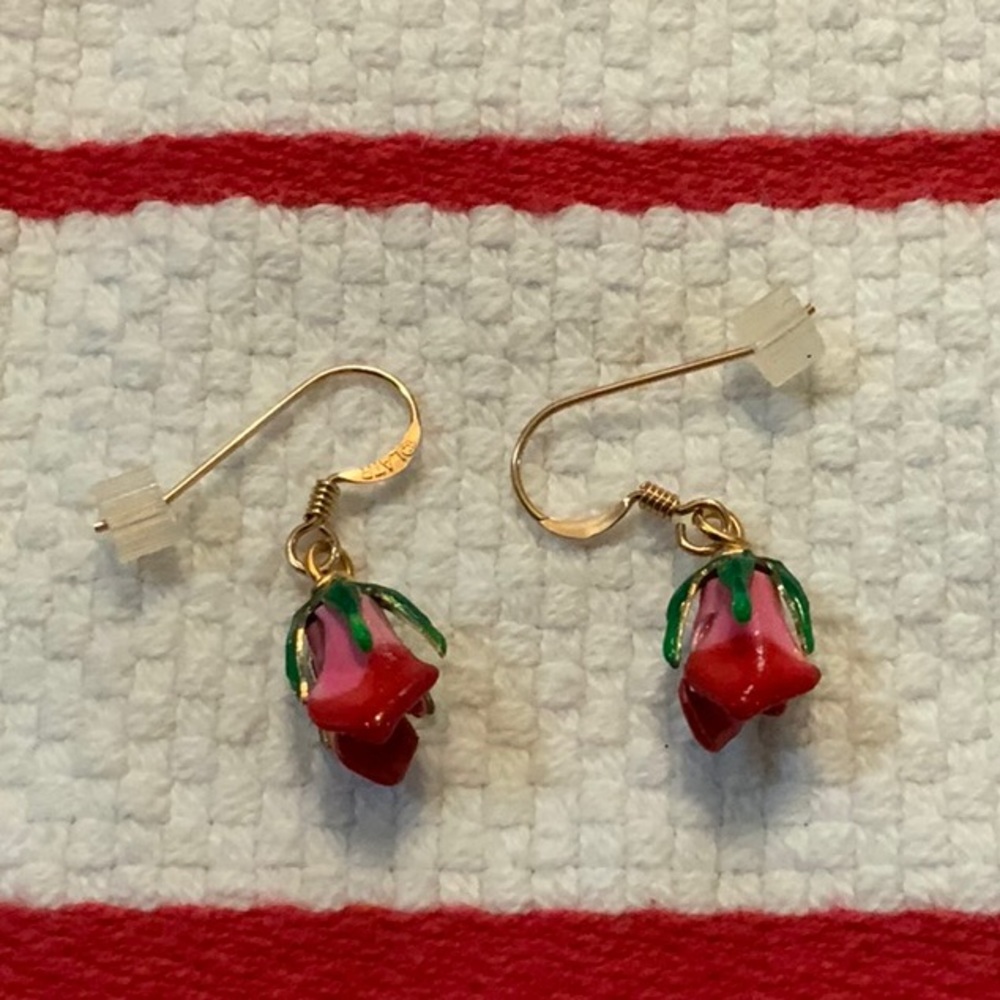 A new pair of lunch on the Ritz rose earrings